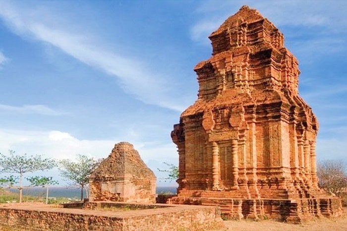 Tháp Chàm Poshanư mang vẻ đẹp huyền bí với kiến trúc ấn tượng
